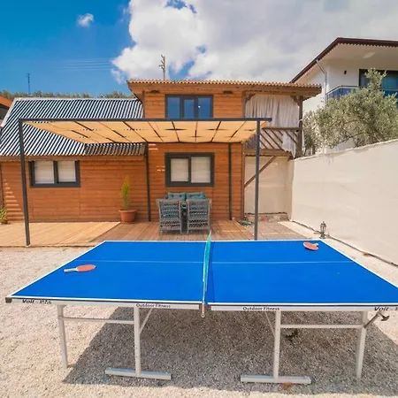 Tiny Timber Hotel *